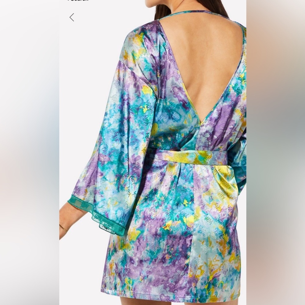 🆕Sattin Pretty Mini Robe - Fabletics - Picture 3 of 15